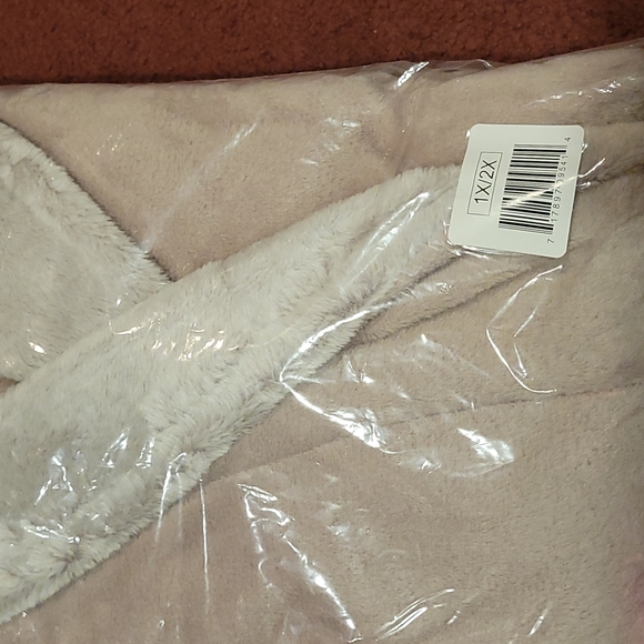 Bathrobe - Picture 2 of 3